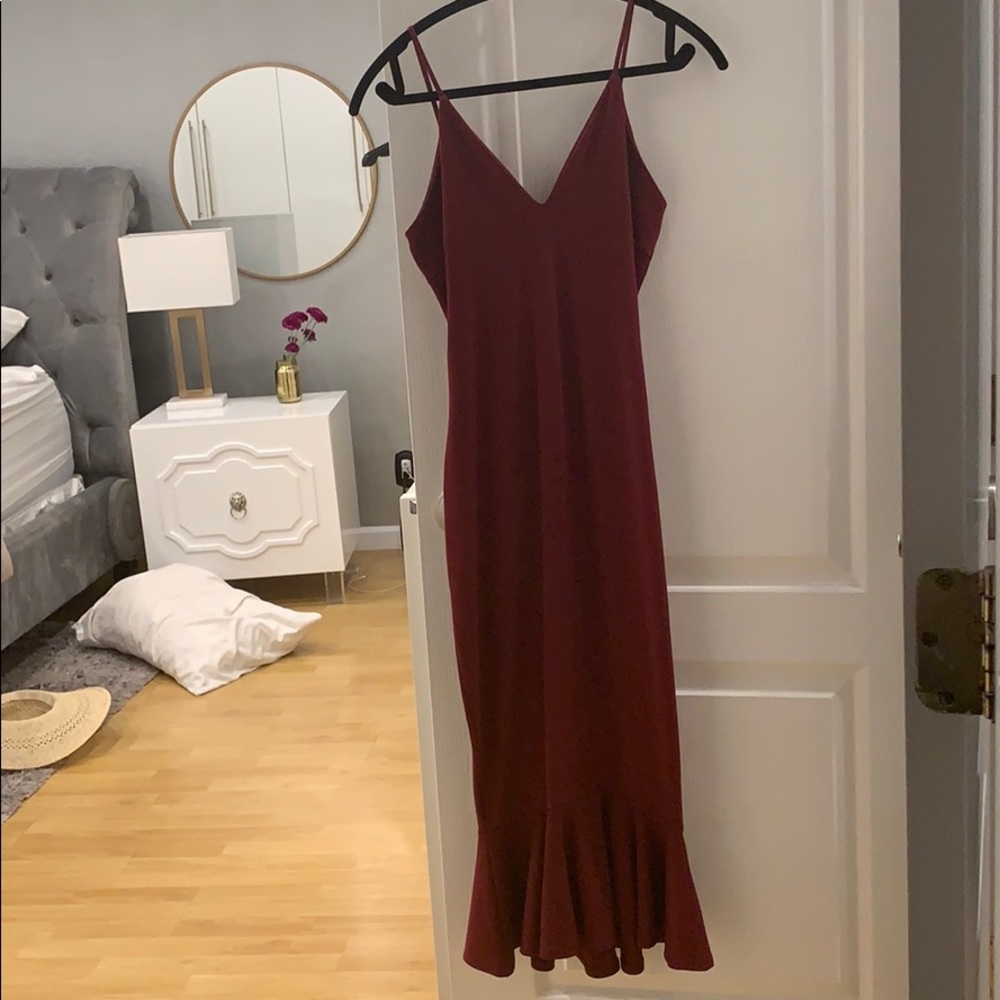 Maxi Dress (below the Knee)